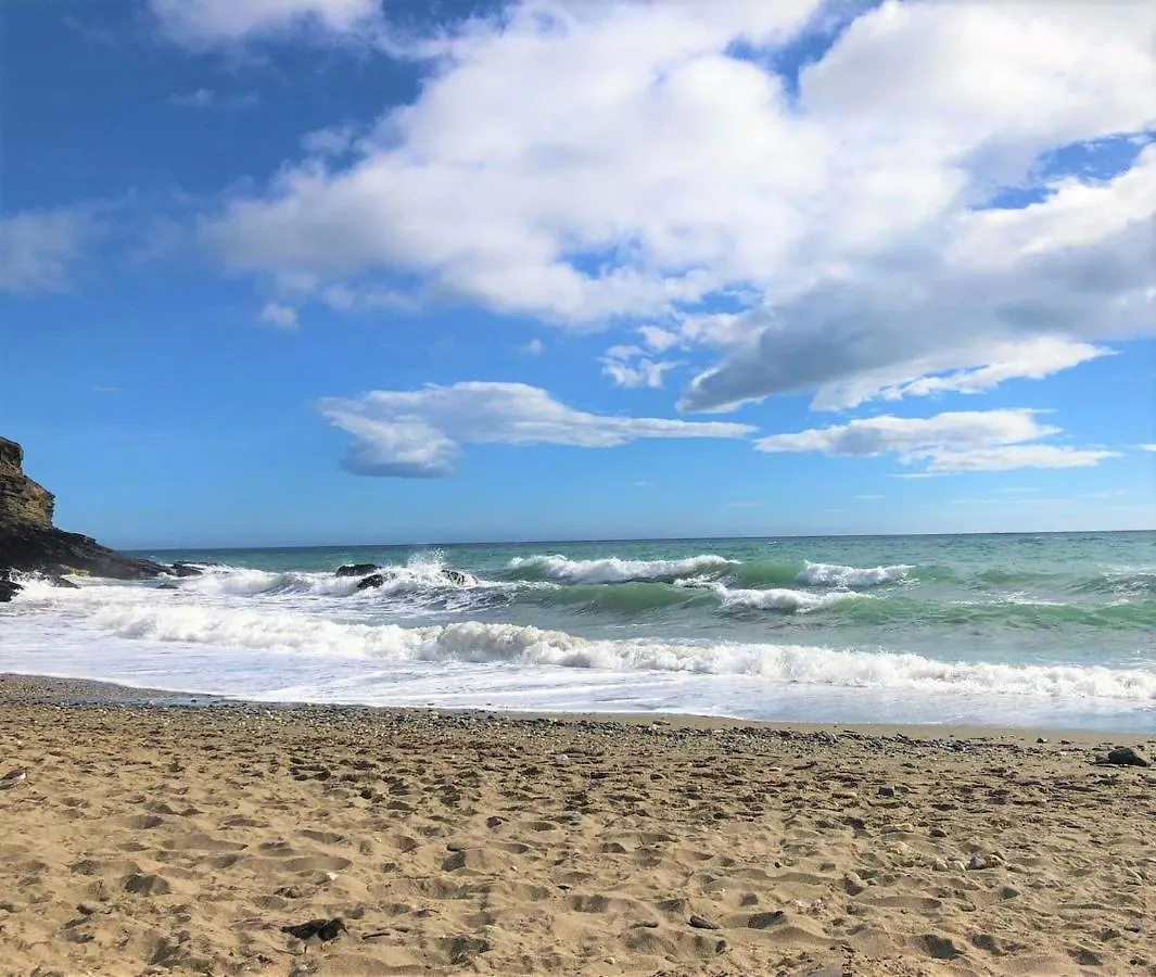 Pena Beach 3 Bedroom Duplex, Bbq, Pool, Sea Views, ベナルマデナ 0*,  スペイン